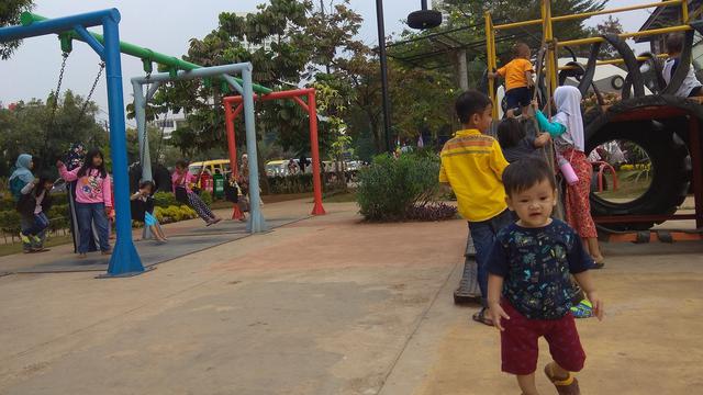Bersenang Senang Di Taman Bermain Dari Ban Bekas Lifestyle