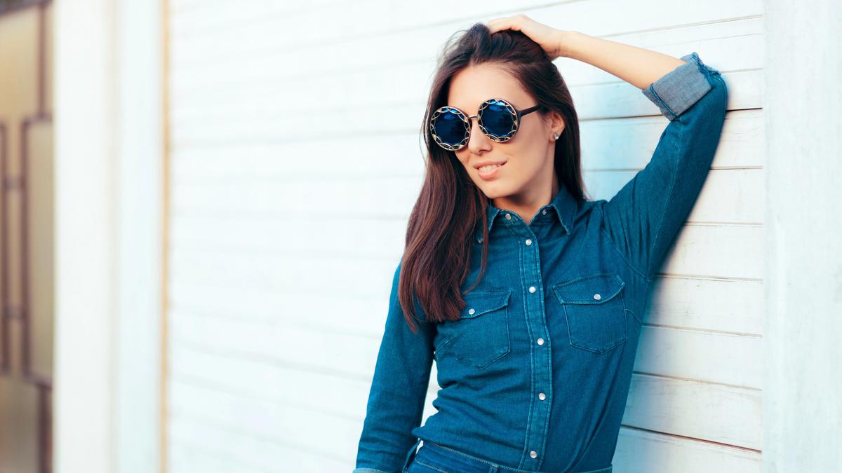 10 Ide Mix and Match Outfit Denim Wanita Biar OOTD Sehari-hari Makin Stunning