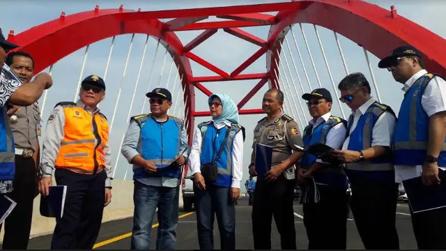 Dirut Jasa Marga Desi Arryani menyambangi Jembatan Kalikuto