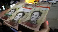 Data Bank Sentral menunjukkan terdapat lebih dari enam miliar pecahan uang 100 Bolivar beredar di masyarakat.