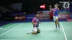 Pebulu tangkis ganda putra Indonesia, Pramudya Kusumawardana/Yeremia Rambitan berselebrasi usai mengalahkan Lee Yang/Wang Chi Lin dari Taipe dalam babak 16 besar East Ventures Indonesia Open 2022 di Istora Senayan, Jakarta, Kamis (16/6/2022). Pramudya/Yeremia menang dengan skor 21-16, 17-21 dan 21-14. (Liputan6.com/Faizal Fanani)