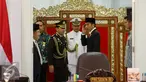 Presiden Joko Widodo dan Wakil Presiden Jusuf Kalla tiba untuk mengikuti rapat Kabinet di komplek Istana Kepresidenan, Jakarta, Rabu (1/9/2015). Rapat membahas krisis ekonomi yang sedang dilanda Indonesia saat ini. (Liputan6.com/Faizal Fanani)