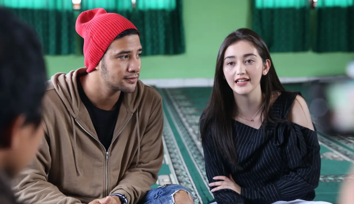 "Dan badan lagi nggak enak, terus bangun harus pagi banget. Datang ke sini jujur namanya juga manusiawi ya, males banget. Pas sampe sini puji Tuhan adem banget," jelas Ranty Maria. (Nurwahyunan/Bintang.com)