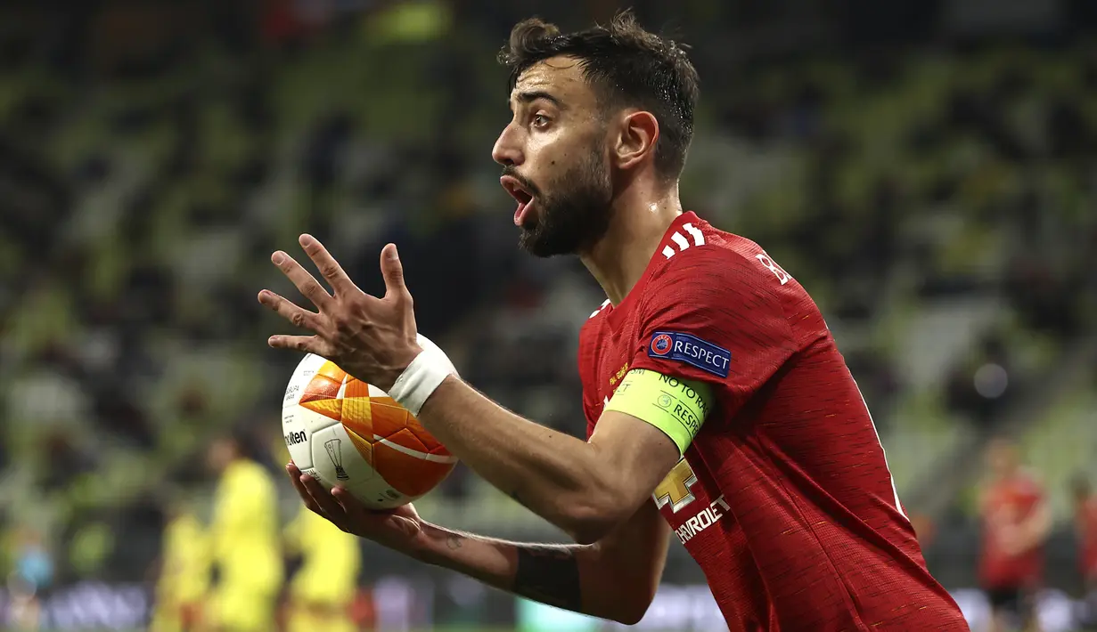 Bruno Fernandes. Gelandang Manchester United berusia 26 tahun ini sukses menyumbang 28 gol di semua ajang kompetisi musim ini. Merupakan pembelian tersukses Setan Merah dalam dua musim terakhir. Nilainya mencapai 154,3 juta euro dan menempatkannya di posisi kelima. (AP/Maja Hitij/Pool)