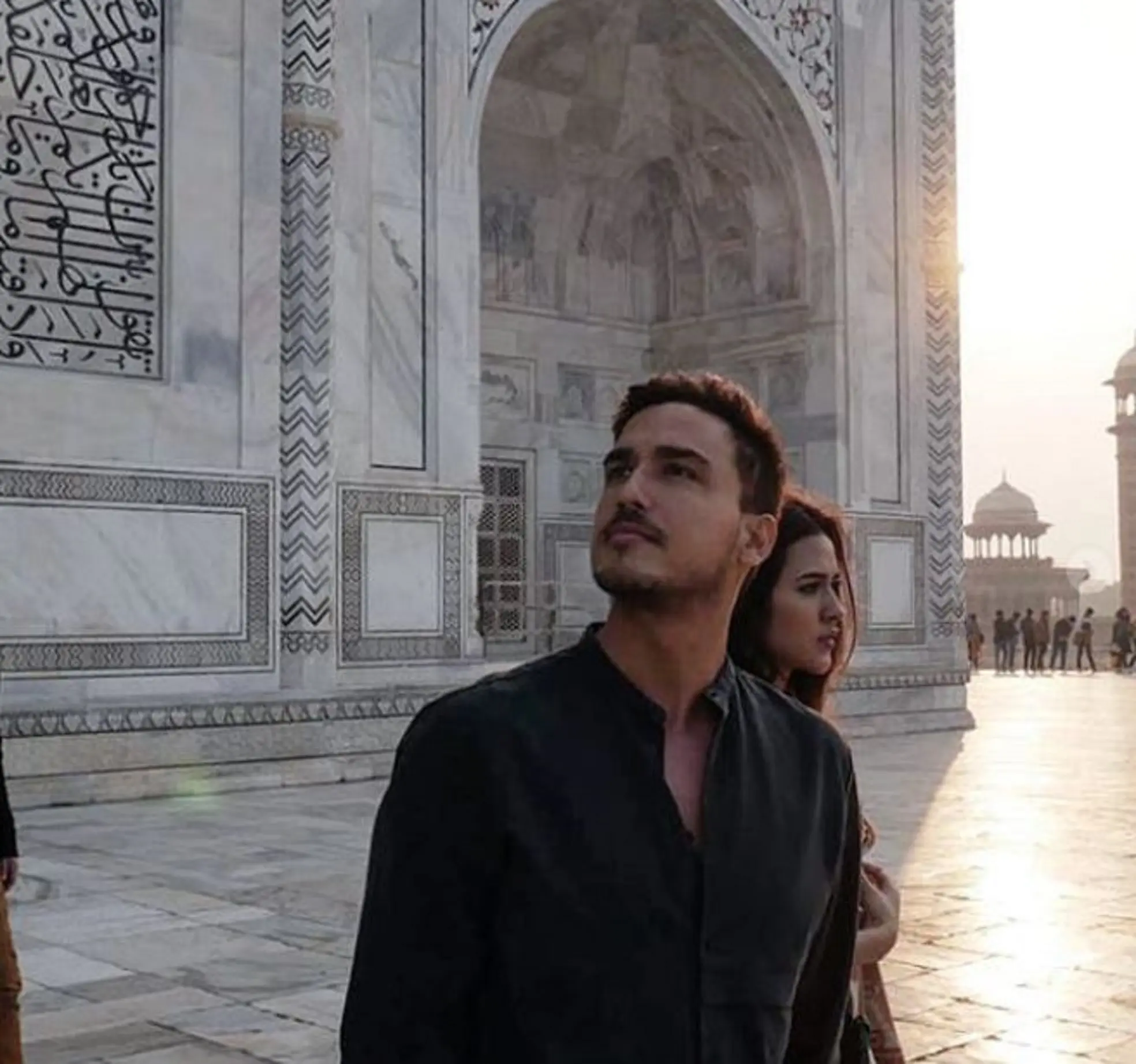 Raisa dan Hamish Daud mengunjungi Taj Mahal di India (Instagram/@hamishdw)