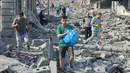 <p>Dengan ini, jumlah korban tewas dalam perang Hamas-Israel di kedua sisi berdasarkan laporan Kedutaan Besar Israel di Amerika Serikat dan Kementerian Kesehatan Palestina total mencapai 1.908 orang dan korban luka mencapai 7.928 orang. (AP Photo/Hassan Eslaiah)</p>