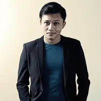 Saat dijumpai di kantor redaksi Bintang.com pada Selasa (26/1/2016), penyanyi 17 tahun ini mengatakan jika single keduanya sangat bertolak belakang dengan ‘Kesempurnaan Cinta’. Ia ingin membuat pendengarnya ‘baper’. (Galih W. Satria/Bintang.com)