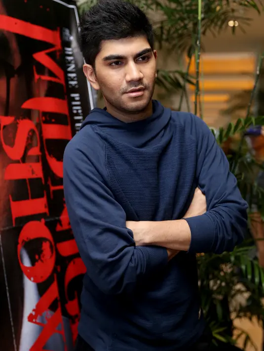 "Untungnya, Acha juga director, jadi pas syuting dia seperti menyutradarai aku. Aku suka banget akting sama dia itu, karena Acha suka janjian dulu bakal ngapain pas take nanti.Dia sudah senior banget," ujar Gandhi. (Andy Masela/Bintang.com)