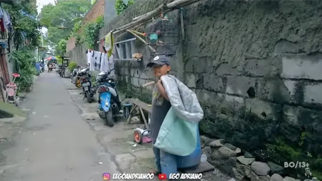Reaksi Pemulung Cilik Saat Pertama Kali Makan Ayam KFC