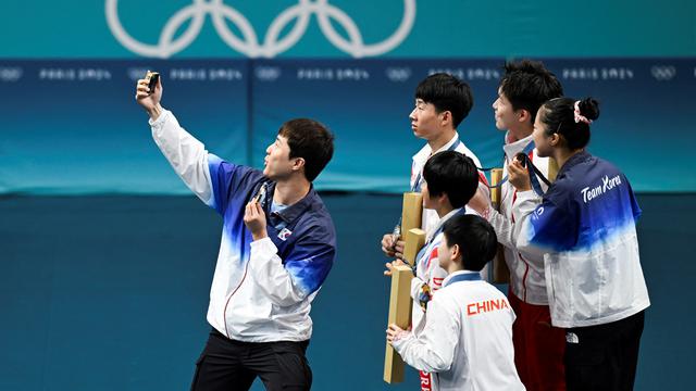Selfie podium Olimpiade Korea Utara-Selatan menjadi viral