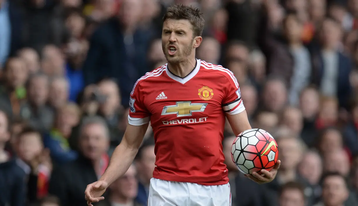 Michael Carrick. Diboyong dari Tottenham pada awal musim 2006/2007. Hingga musim 2017/2018 telah tampil dalam 464 pertandingan dengan 24 gol dan 38 assist. Meraih 5 trofi Liga Inggris, 2 Piala Liga, 1 Piala FA, 6 Community Shield, 1 Liga Champions, 1 Liga Europa dan 1 PD antar-klub. (AFP/Oli Scarff)