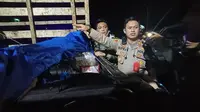 Pemeriksaan mobil pikap yang diduga membawa penumpang mudik di Banten. (Liputan6.com/ Yandhi Deslatama)