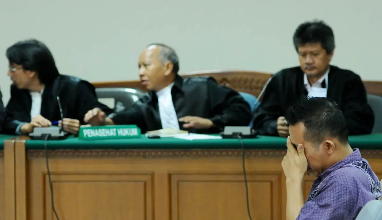 Pria 32 tahun yang bekerja sebagai office boy di perusahaan milik Riefan Avrian telah ditahan atas kasus dugaan korupsi pengadaan videotron di Kementerian Koperasi dan UKM yang kini ditetapkan sebagai tersangka. (Liputan6.com/Andrian M Tunay)