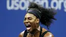 Ekspresi Serena Williams saat bertanding mellawan Bethanie Mattek-Sands dalam Turnamen Tenis As Terbuka 2015 di New York, AS. (4/9/2015). (Reuters/Shannon Stapleton)
