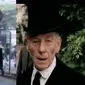 Aksi tawuran puluhan pelajar 2 SMP di Jakarta Timur, hingga aktor Ian McKellen yang memerankan agen Sherlock Holmes di usia 93 tahun.