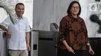 Menteri Keuangan Sri Mulyani (kanan) berjalan bersama Ketua Tim Gugus Tugas Sinkronisasi Prabowo-Gibran, Sufmi Dasco Ahmad (kiri) usai melakukan pertemuan tertutup di Kantor Kementerian Keuangan, Jakarta, Jumat (31/5/2024). (Liputan6.com/Angga Yuniar)