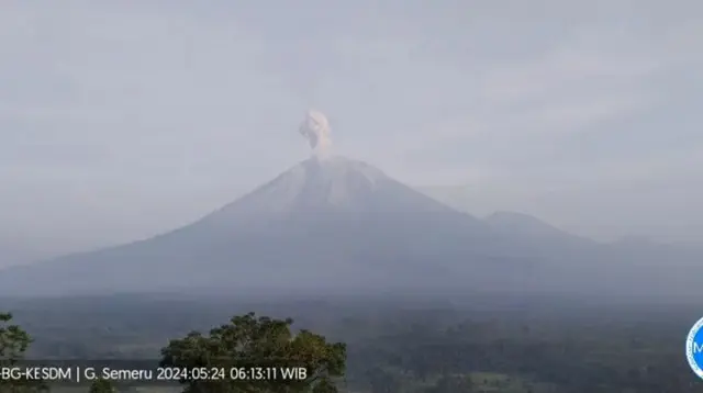 Gunung Semeru alami erupsi 6 kali beruntun dengan ketinggian lontaran abu vulkanik mencapai 900 meter (Istimewa)