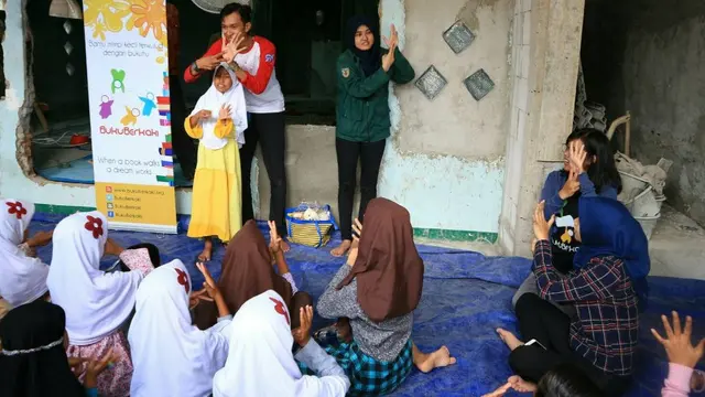 Komunitas Buku Berkaki: Mengembangkan Minat Baca pada Anak-anak yang Kurang Beruntung