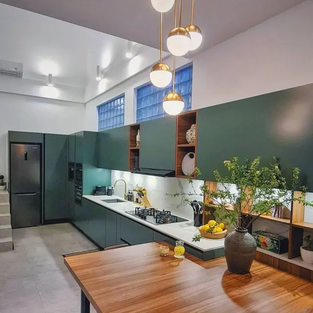 Menengok Desain Dapur Rumah Raisa dan Hamish Daud, Meja Makan Menyatu dengan Kitchen Set