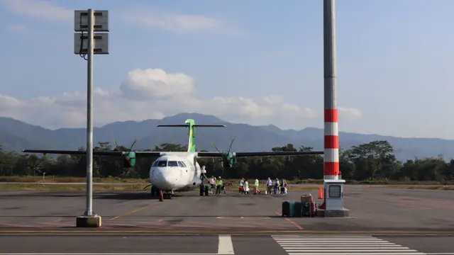 Jemaah umrah tiba di Bandara JB Soedirman, Purbalingga. (Foto: Liputan6.com/Kominfo PBG)