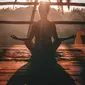 Perjalanan healing di Bali dengan melakukan yoga dengan pemandangan indah. (unsplash.com/@jareddrice)