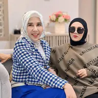 Mulan Jameela dengan baju branded (Instagram/mulanjameela1)