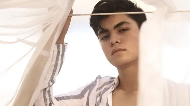 6 Potret Ryan Fitzgerald, Sepupu Cinta Laura yang Ganteng Abis