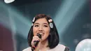 Kini Ify baru saja mengeluarkan singel terbarunya yang berjudul 'Sisa Hariku'. Ini membuatnya sibuk untuk mempromsikan lagu barunya dari panggung ke panggung. Tak lupa, dengan gaya casualnya dirinya selalu tampil memesona. (Liputan6.com/IG/@ifyalyssa)