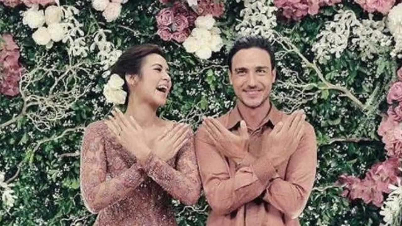 Gelar Pesta Lajang, Raisa Tampil Anggun dan Elegan