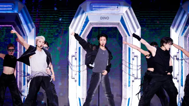 Performance unit  saat Konser Right Here Jakarta. dok. PLEDIS Entertainment