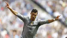 Ekspresi Cristiano Ronaldo setelah mencetak gol pertama ke gawang Espanyol dalam lanjutan La Liga Spanyol di Stadion Cornella El Prat, Espanyol. Sabtu (12/9/2015). Real Madrid menang 6-0 dalam pertandingan tersebut. (EPA/Alejandro Garcia) 