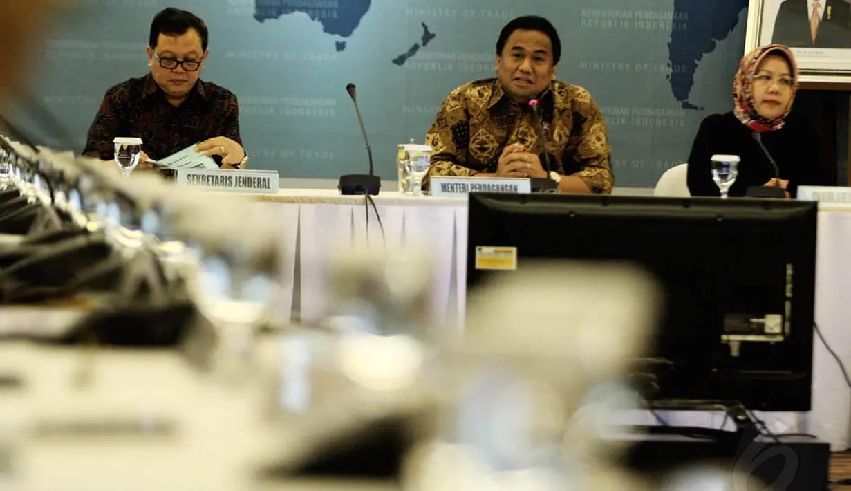 Suasana rapat koordinasi yang membahas keamanan pasokan beras dan kebutuhan pokok lainnya menjelang akhir tahun, Jakarta, Minggu (16/11/2014). (Liputan6.com/Faizal Fanani) 