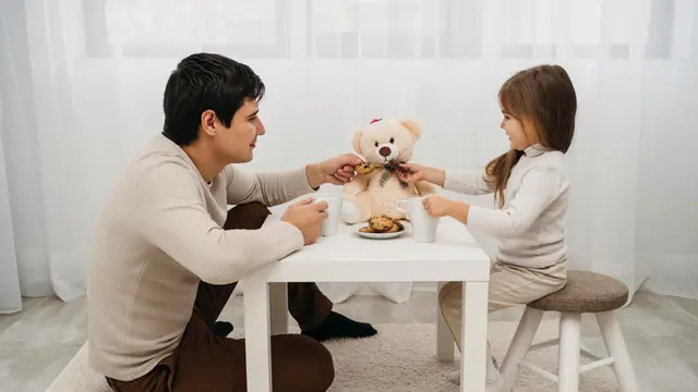 Metode Parenting Silent Cheer, Cara Orangtua Menunjukkan Dukungan Tanpa Suara Keras tapi Tetap Bermakna