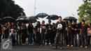 Aktivis berorasi saat aksi kamisan di depan Istana Merdeka, Jakarta, Kamis (4/8). Aksi ini juga memberi dukungan buat Koordinator Kontras Haris Azhar yang dituduh melakukan pencemaran nama baik sejumlah lembaga. (Liputan6.com/Helmi Fithriansyah)