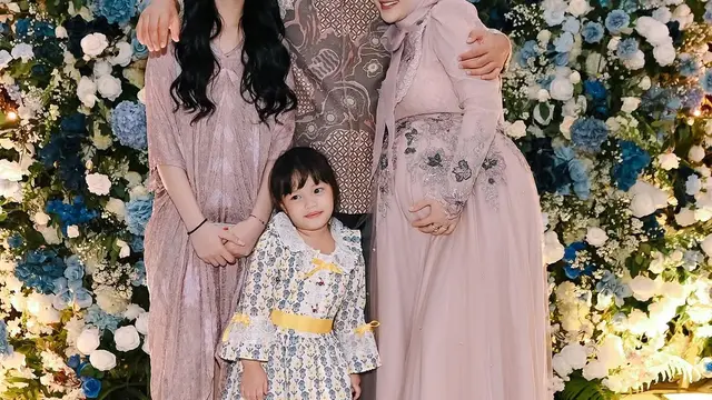 5 Potret Zaskia Gotik Tampil Cantik Gelar Acara Tasyakuran 7 Bulanan Kehamilan Anak Ketiga (credit: instagram/zaskia_gotix)