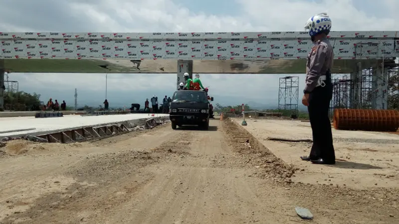 Satu Lajur Jalan Tol Pandaan – Malang Dipakai Bergiliran