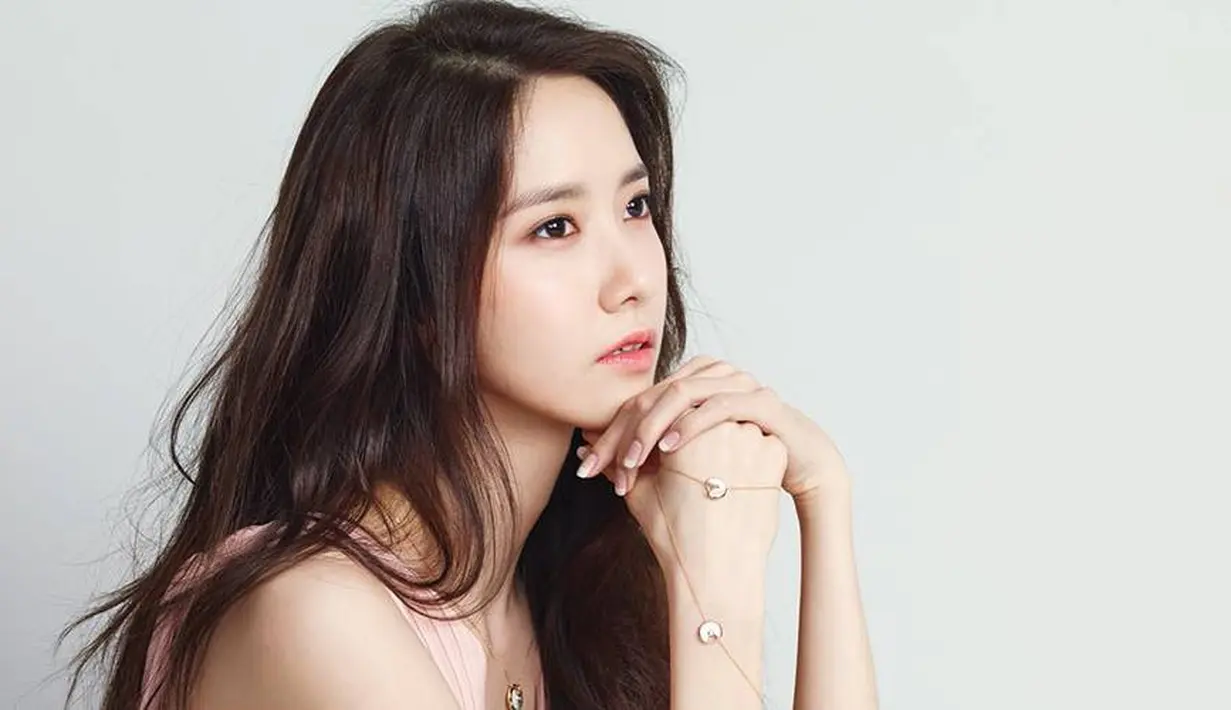 Yoona juga sempat menjadi model cover majalah Ming's Hong Kong dan Ceci China. (Foto: Allkpop.com)