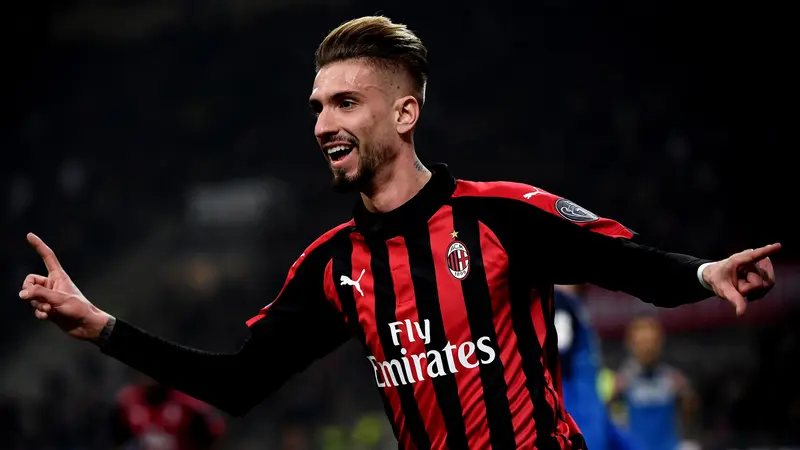 Gelandang AC Milan, Samuel Castillejo, merayakan gol yang dicetaknya ke gawang Empoli pada laga Serie A. (AFP/Marco Bertorello)