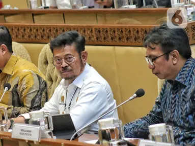 Menteri Pertanian Syahrul Yasin Limpo (Kedua kanan) bersama dengan Kepala Badan Pusat Statistik (BPS), Margo Yuwono (kanan) saat RDPU dengan Komisi IV DPR di Jakarta, Rabu (7/12/2022). Dalam RDPU tersebut membahas  penjelasan mengenai data angka sementara produk komunitas pangan serta komoditas lainnya. (Liputan6.com/Angga Yuniar)
