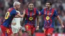 Barcelona membuka keunggulan lewat aksi Raphinha pada menit ke-36. Masa injury time babak pertama menjadi momen paling dramatis dalam laga ini. Tampak dalam foto, penyerang Barcelona asal Brasil, Raphinha (tengah) merayakan setelah mencetak gol selama pertandingan final Piala Super Spanyol melawan Real Madrid di King Abdullah Sports City Stadium, Jeddah pada Minggu 11 Januari 2026 waktu setempat atau Senin 12 Januari 2026 dini hari WIB. (Haitham AL-SHUKAIRI/AFP)