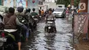 BPBD Jakarta menyebut penyebab terjadinya banjir adalah hujan dengan intensitas sedang hingga lebat yang melanda wilayah Jakarta dan sekitarnya pada Selasa (28/1) hingga Rabu (29/1/2025). (Liputan6.com/Angga Yuniar)