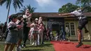 Terikan dan dukungan dari orang-orang terdekat memecut langkah para peserta untuk menyelesaikan lomba. (Bola.com/Bagaskara Lazuardi)