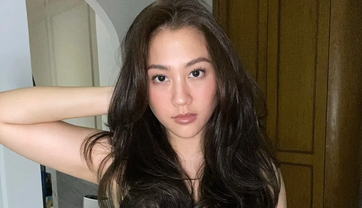 Bukan hanya kegiatannya saja, namun penampilan Sherina juga sering curi perhatian. Dirinya kerap memamerkan bare face atau wajah tanpa makeup di akun Instagram.(Liputan6.com/IG/@sherinamunaf)