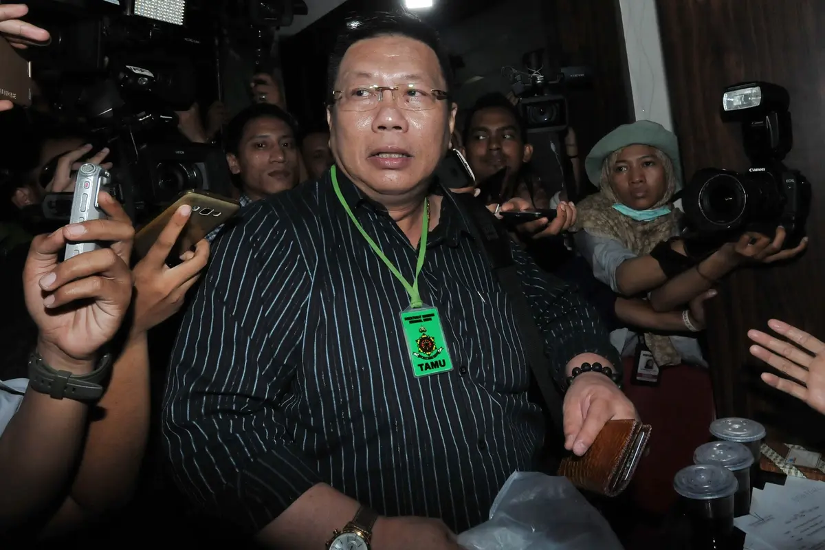 Yudi Berkunjung ke Sel Tahanan Polda, Jessica Teteskan Air Mata