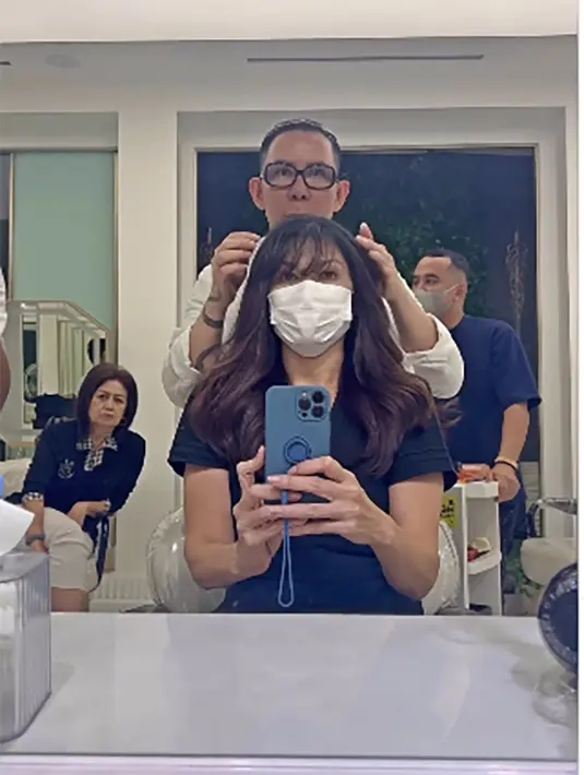 Sebelumnya, Tamara juga membagikan beberapa potret dirinya dengan penampilan baru.  Baik dalam beberapa foto dan video saat potong rambut di Willy Wahyudi salon. [Instagram/tamarableszynskiofficial]