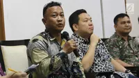 Anggota Komnas HAM Choirul Anam memberikan pandangan  saat menjadi pembicara dalam diskusi di Jakarta, Sabtu (18/11). Diskusi itu membahas mengenai membangun pertahanan modern, profesionalisme milter dan rotasi panglima TNI. (Liputan6.com/Angga Yuniar)