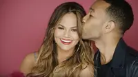 Chrissy Teigen dan John Legend ucapkan selamat hari Valentine dengan video ini. [foto: YouTube]