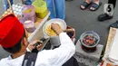 Tempat ini menyediakan berbagai menu manis hingga jajanan ringan yang biasanya disantap untuk takjil saat berbuka puasa. (Liputan6.com/Johan Tallo)