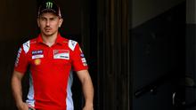 Pembalap Ducati, Jorge Lorenzo mengukir catatan waktu tercepat dalam tes pramusim MotoGP 2018 di Sirkuit Sepang, Malaysia. (Mohd RASFAN / AFP)