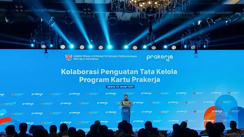 Menteri Koordinator Bidang Perekonomian Airlangga Hartarto dalam Pengarahan Komite Cipta Kerja dan Tim Pelaksana kepada Mitra Program Kartu Prakerja, di Jakarta, Selasa (23/1/2024). (Arief/Liputan6.com)